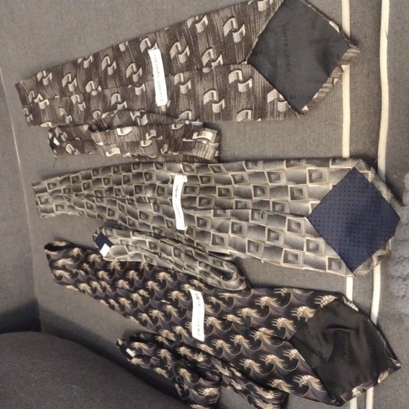 Three Pierre Cardin ties for Men. - Picture 3 of 14